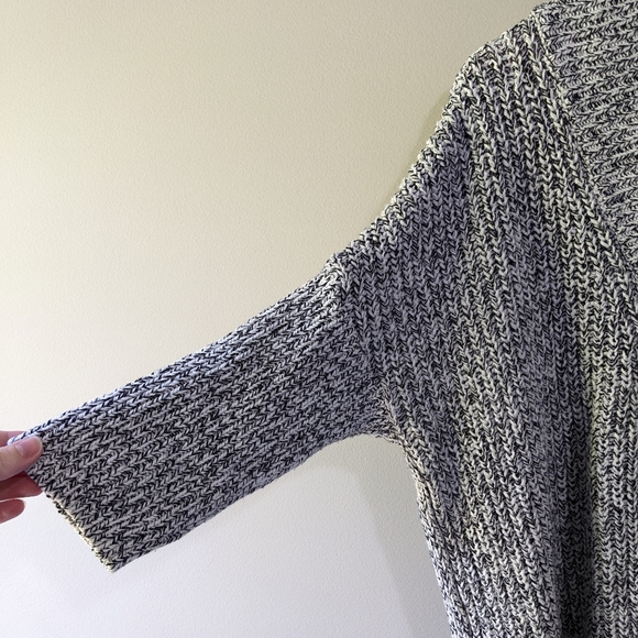 H&M | Black & White V-Neck Oversized Tunic Sweater - Picture 5 of 10